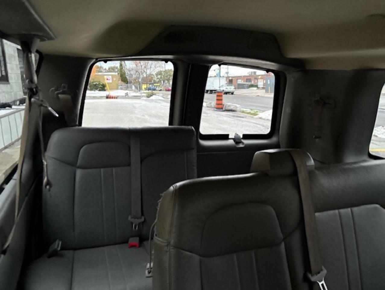 2017 Chevrolet Express Passenger 3500 LS 15 PASSENGER-EXTENDED-NO ACCIDENTS-118KM! Photo