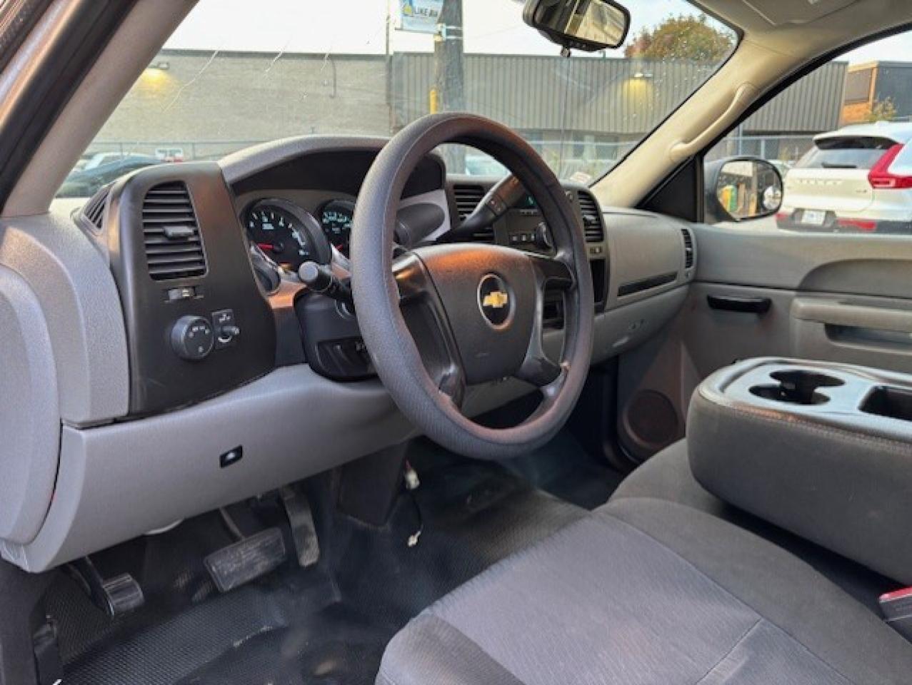 2011 Chevrolet SILVERADO 2500HD REGULAR CAB-LONG BOX-P/LIFTGATE-1 OWNER-CERTIFIED! Photo
