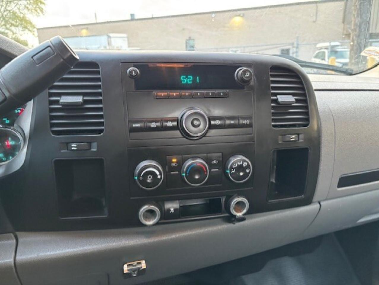 2011 Chevrolet SILVERADO 2500HD REGULAR CAB-LONG BOX-P/LIFTGATE-1 OWNER-CERTIFIED! Photo