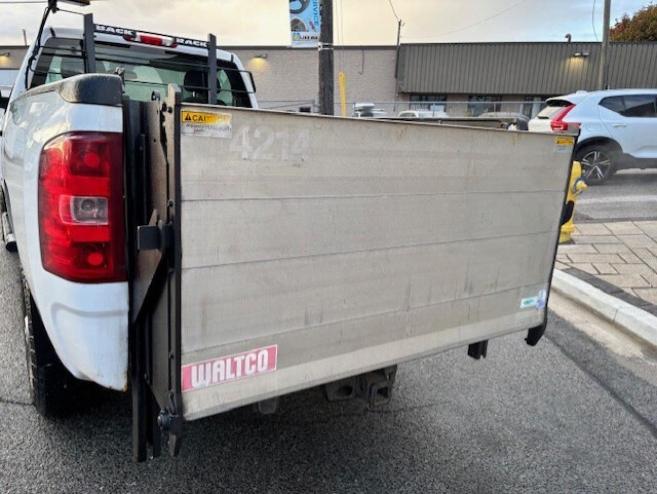 2011 Chevrolet SILVERADO 2500HD REGULAR CAB-LONG BOX-P/LIFTGATE-1 OWNER-CERTIFIED! Photo