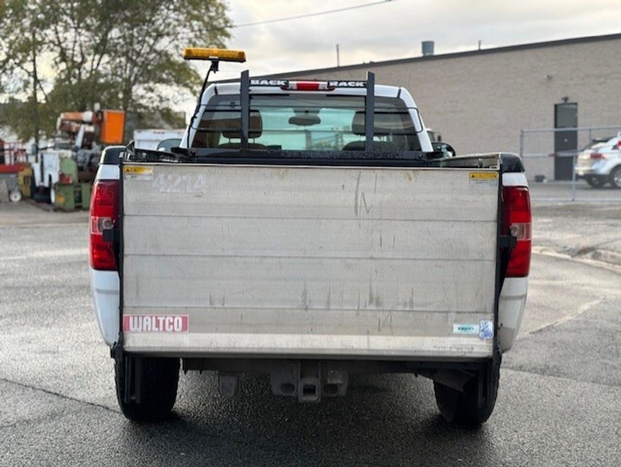 2011 Chevrolet SILVERADO 2500HD REGULAR CAB-LONG BOX-P/LIFTGATE-1 OWNER-CERTIFIED! Photo4