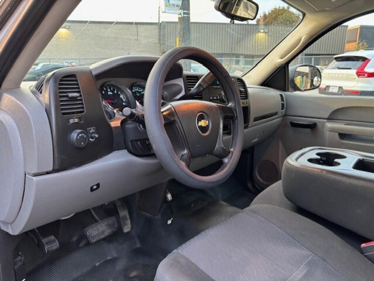 2011 Chevrolet SILVERADO 2500HD REGULAR CAB-LONG BOX-P/LIFTGATE-1 OWNER-CERTIFIED! Photo