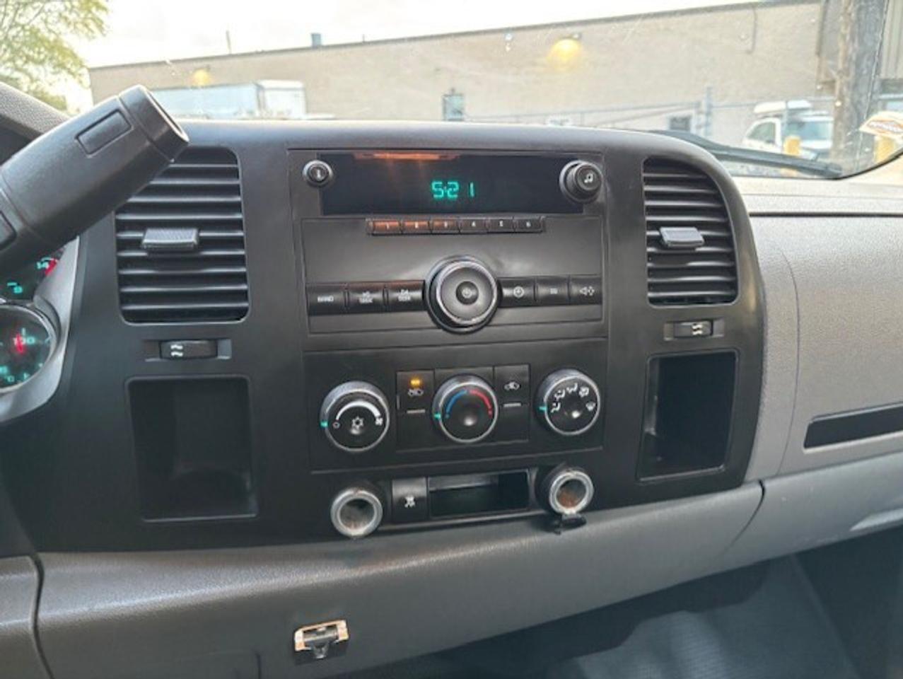 2011 Chevrolet SILVERADO 2500HD REGULAR CAB-LONG BOX-P/LIFTGATE-1 OWNER-CERTIFIED! Photo