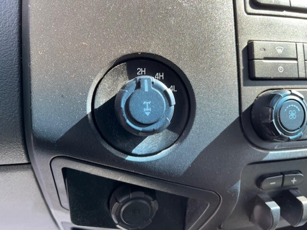 2013 Ford F-250 4WD CREW CAB SHORT BOX **LOAD BLAZER P/LIFTGATE** Photo