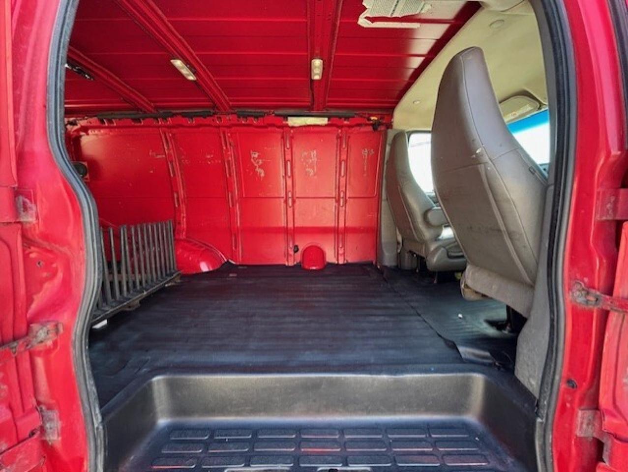 2016 Chevrolet Express 2500 V8 4.8L **NEW BRAKES/TIRES/CERTIFIED** Photo