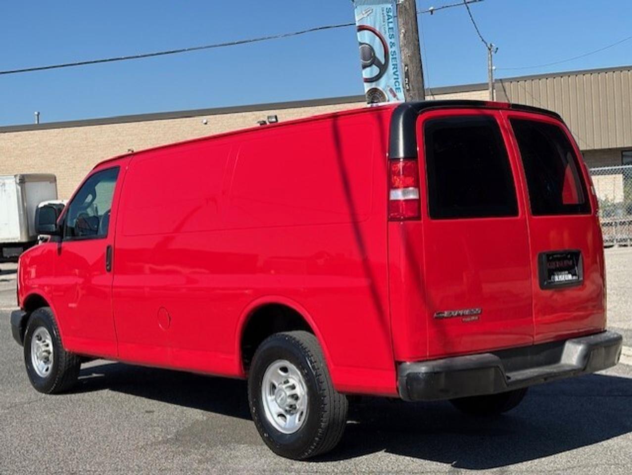 2016 Chevrolet Express 2500 V8 4.8L **NEW BRAKES/TIRES/CERTIFIED** Photo2