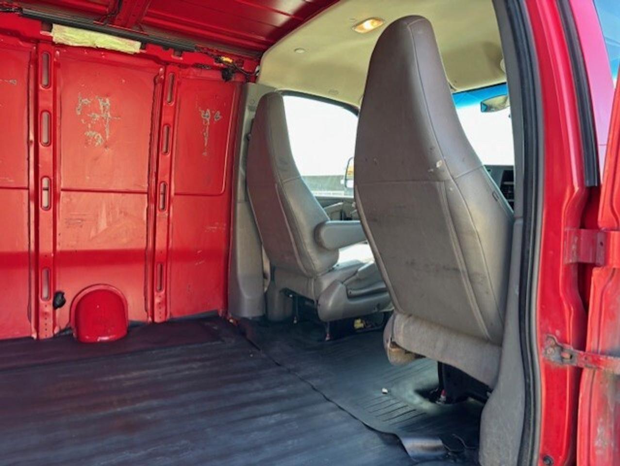 2016 Chevrolet Express 2500 V8 4.8L **NEW BRAKES/TIRES/CERTIFIED** Photo