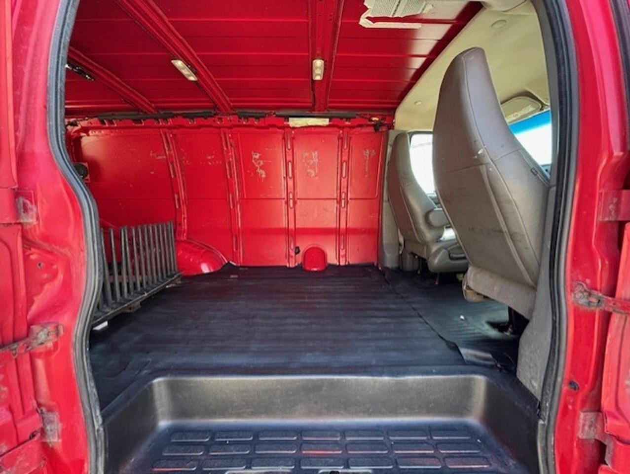 2016 Chevrolet Express 2500 V8 4.8L **NEW BRAKES/TIRES/CERTIFIED** Photo