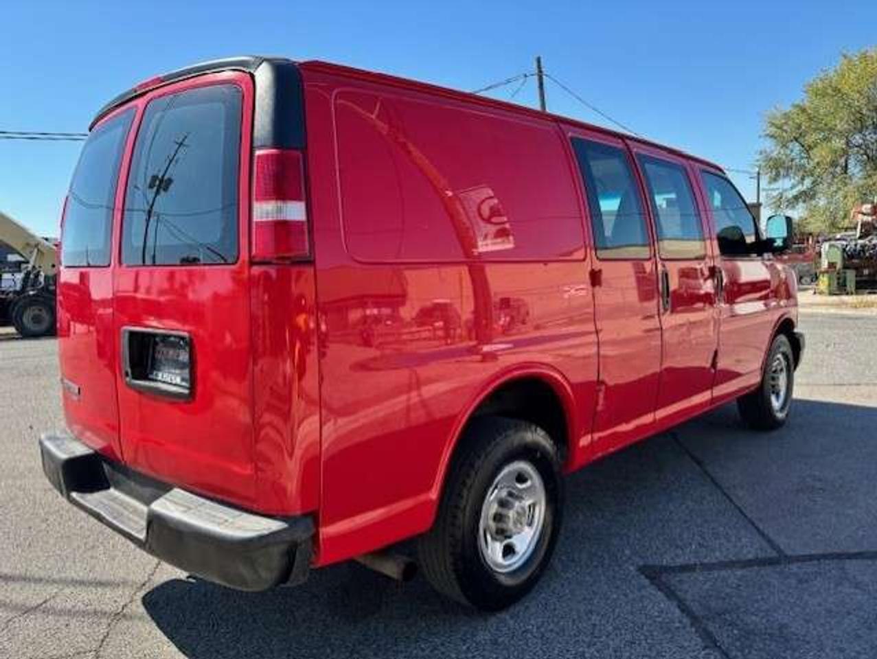 2016 Chevrolet Express 2500 2500 V8 4.8L **NEW BRAKES/TIRES/CERTIFIED** Photo