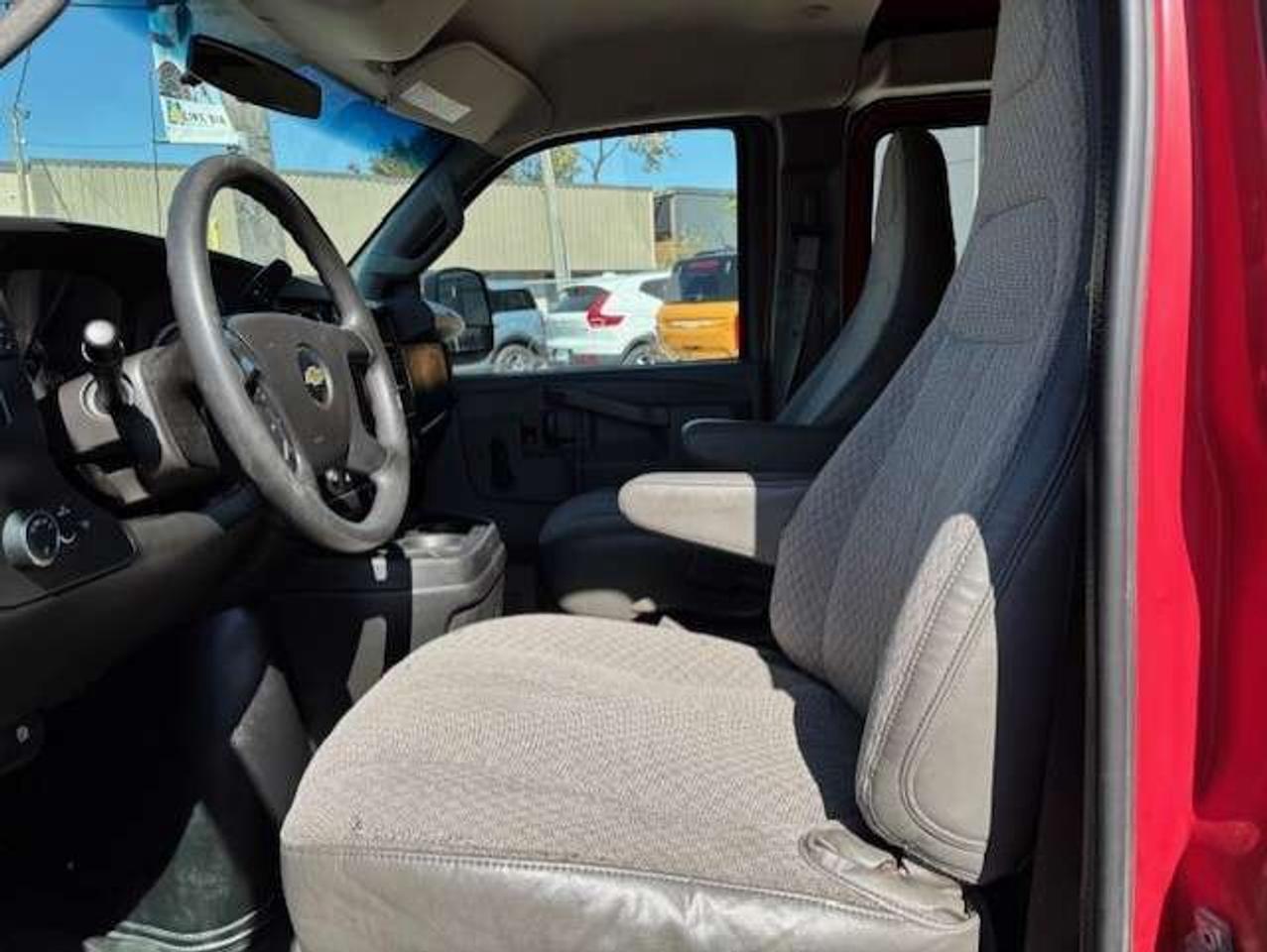 2016 Chevrolet Express 2500 2500 V8 4.8L **NEW BRAKES/TIRES/CERTIFIED** Photo