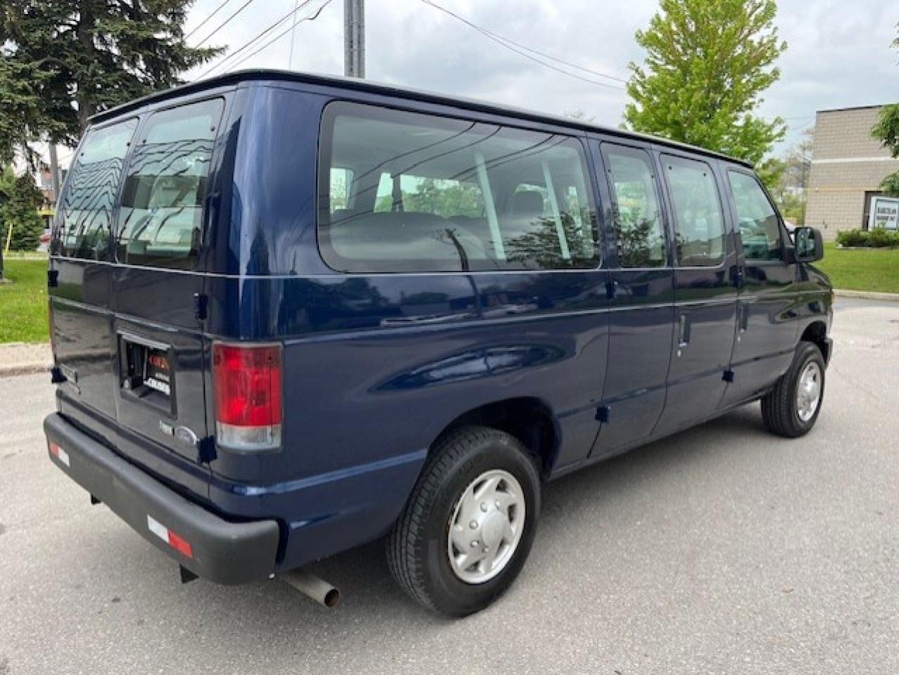 2010 Ford Econoline E-150 XLT **8 PASSENGER-CERTIFIED-4 TO CHOOSE** Photo4