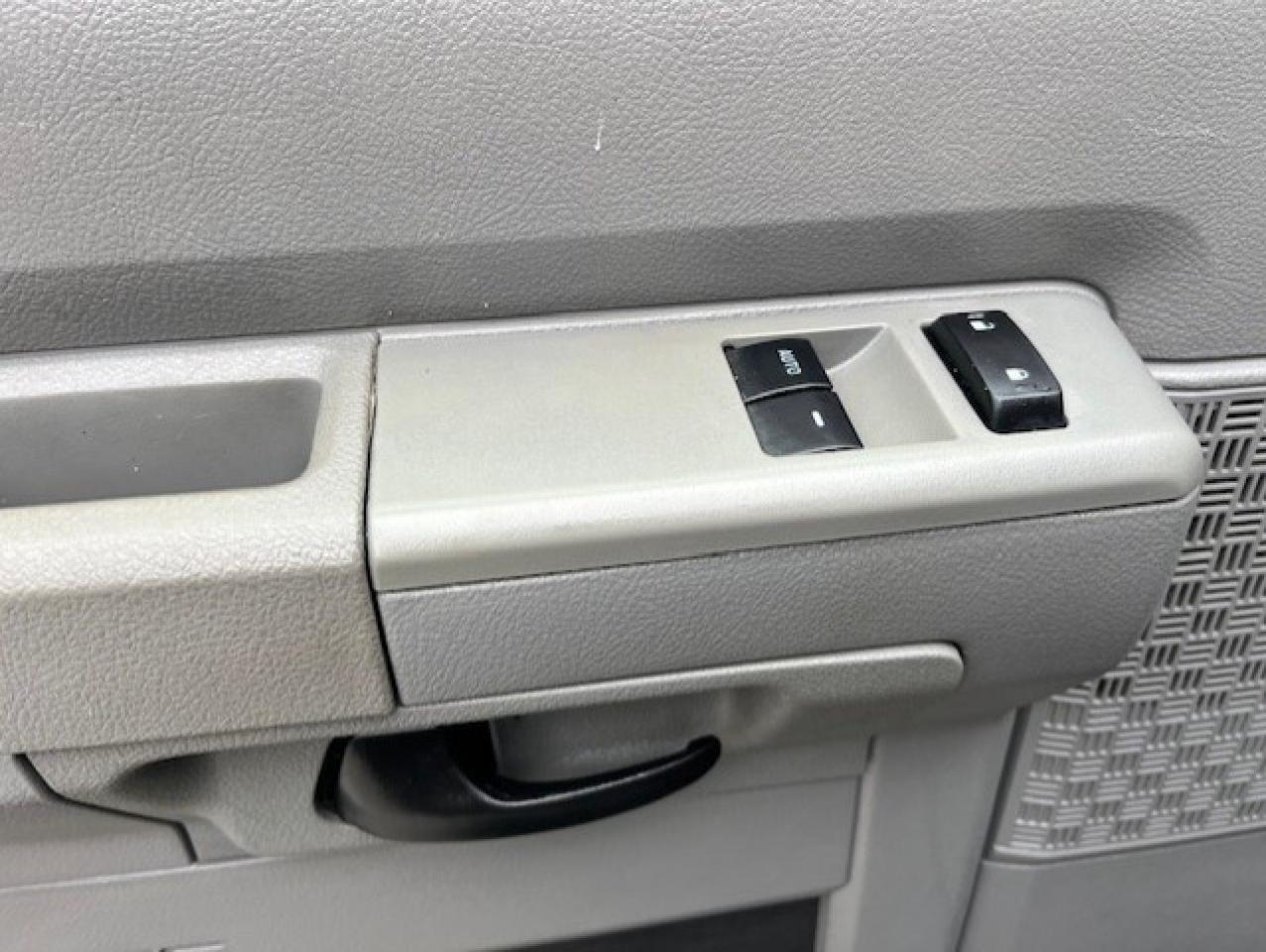 2010 Ford Econoline E-150 XLT **8 PASSENGER-CERTIFIED-4 TO CHOOSE** Photo