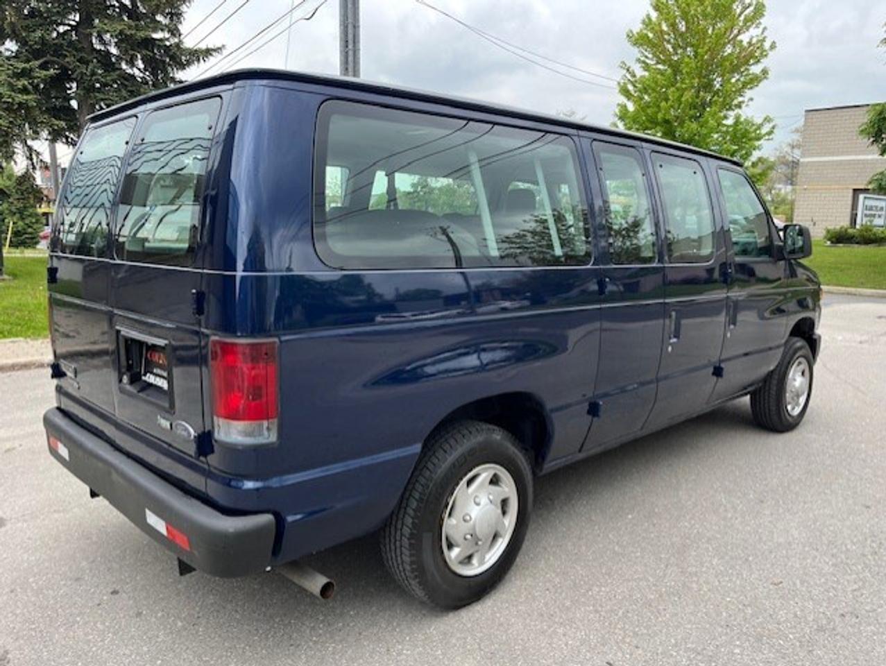 2010 Ford Econoline E-150 XLT **8 PASSENGER-CERTIFIED-4 TO CHOOSE** Photo4