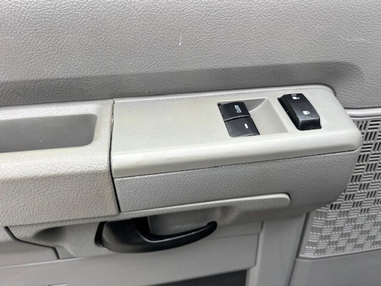 2010 Ford Econoline E-150 XLT **8 PASSENGER-CERTIFIED-4 TO CHOOSE** Photo