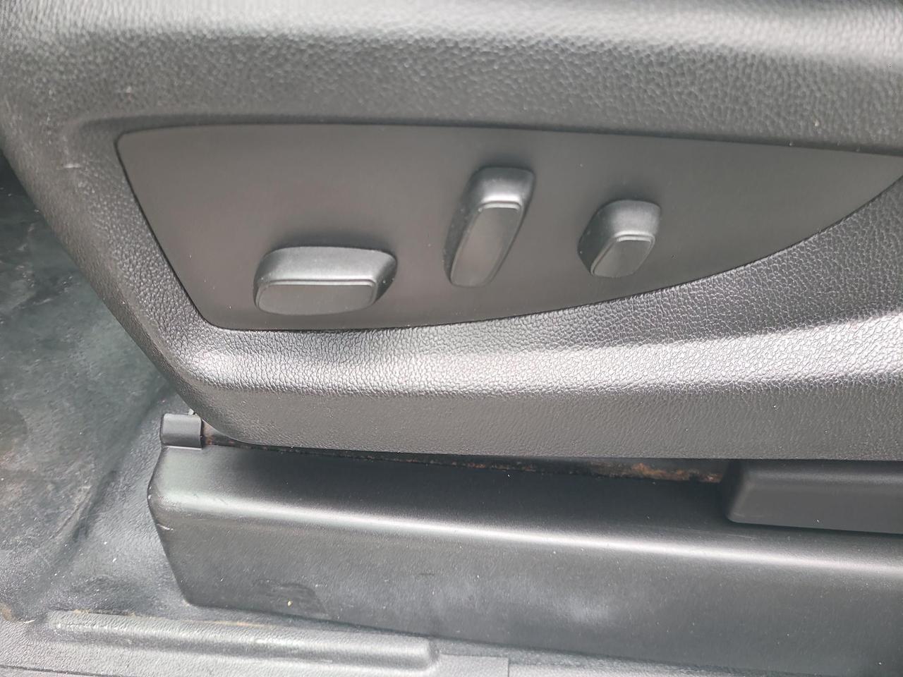 2017 GMC Sierra 1500 V6 REGULAR CAB 8 FOOT LONG BOX-1 OWNER-CERTIFIED! Photo