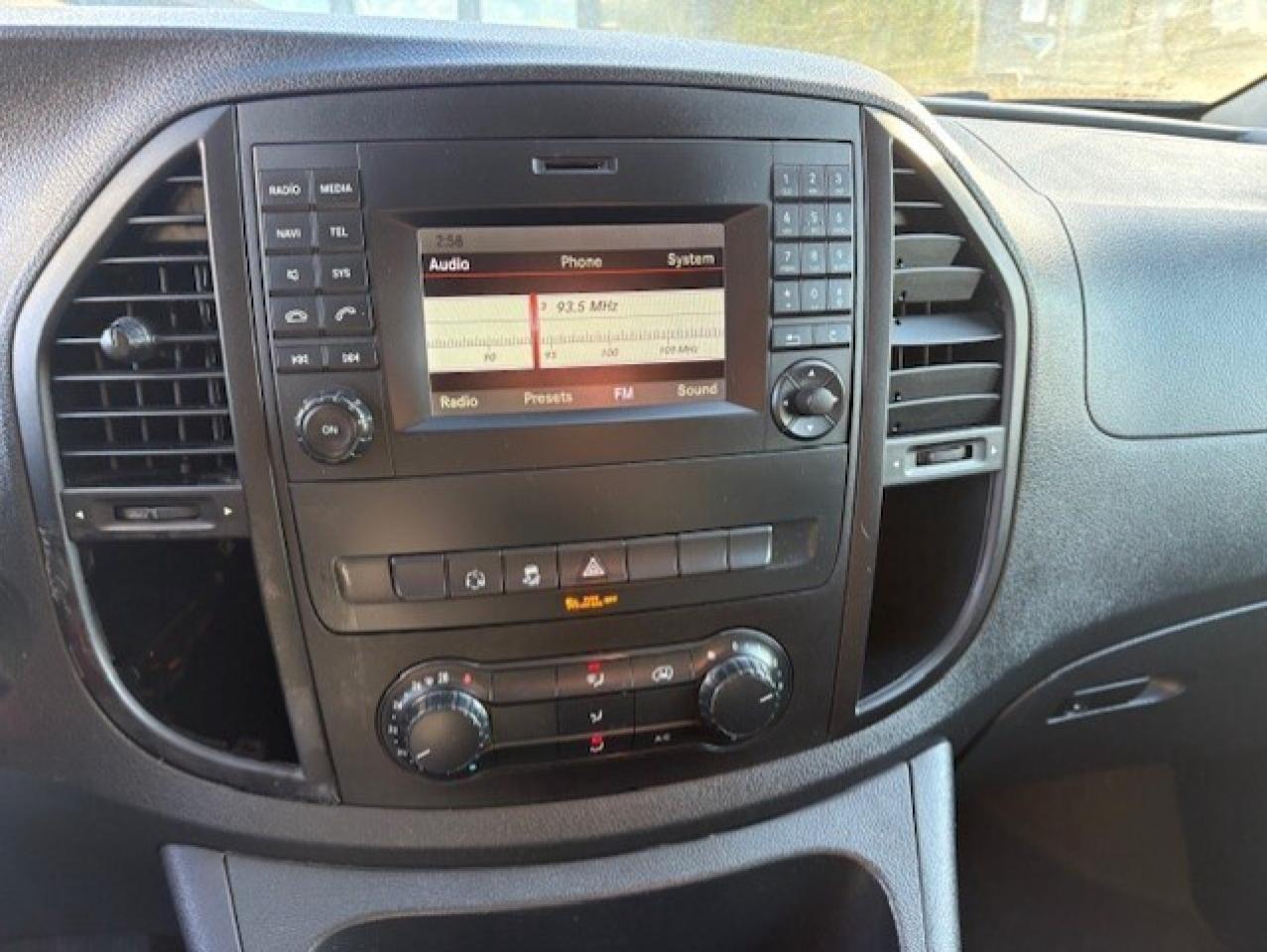 2018 Mercedes-Benz Metris Cargo Van 126WB-BACK UP CAMERA-NO WINDOWS-NEW BRAKES-TIRES Photo