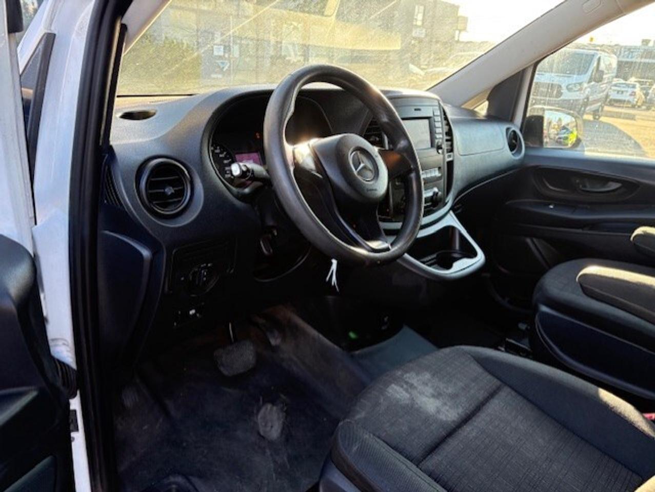 2018 Mercedes-Benz Metris Cargo Van 126WB-BACK UP CAMERA-NO WINDOWS-NEW BRAKES-TIRES Photo