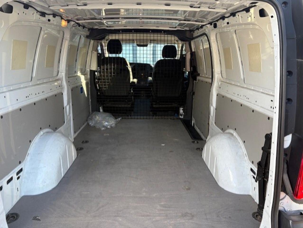 2018 Mercedes-Benz Metris Cargo Van 126WB-BACK UP CAMERA-NO WINDOWS-NEW BRAKES-TIRES Photo