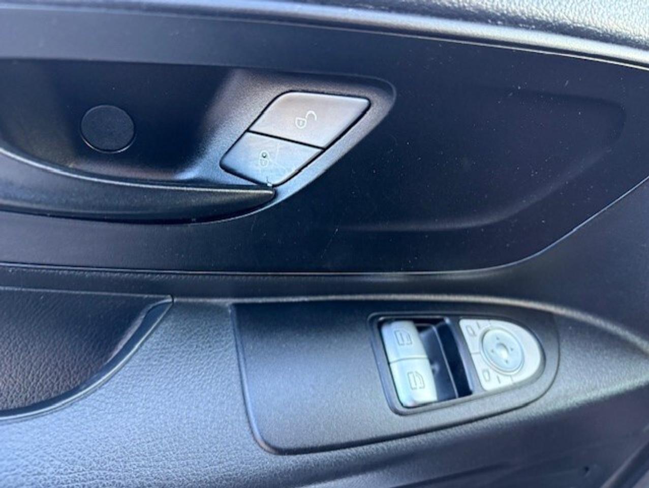 2018 Mercedes-Benz Metris Cargo Van 126WB-BACK UP CAMERA-NO WINDOWS-NEW BRAKES-TIRES Photo