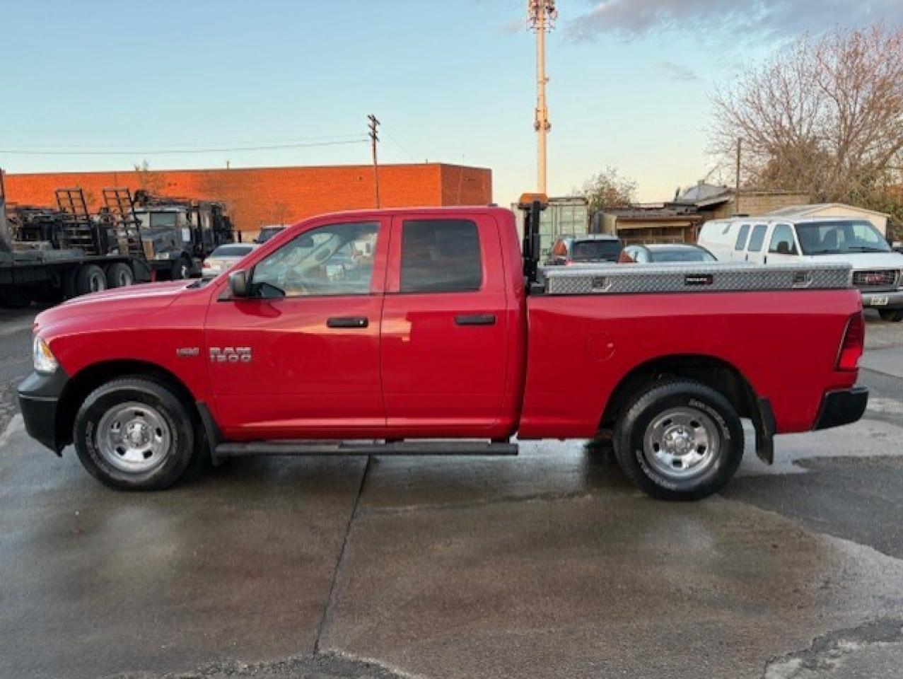 2014 RAM 1500 4WD V8 **QUAD CAB-1 OWNER-REMOTE START-CERTIFIED** Photo