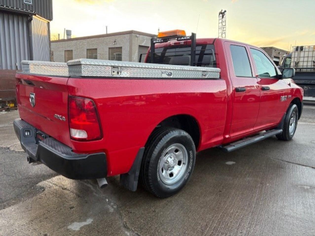 2014 RAM 1500 4WD V8 **QUAD CAB-1 OWNER-REMOTE START-CERTIFIED** Photo