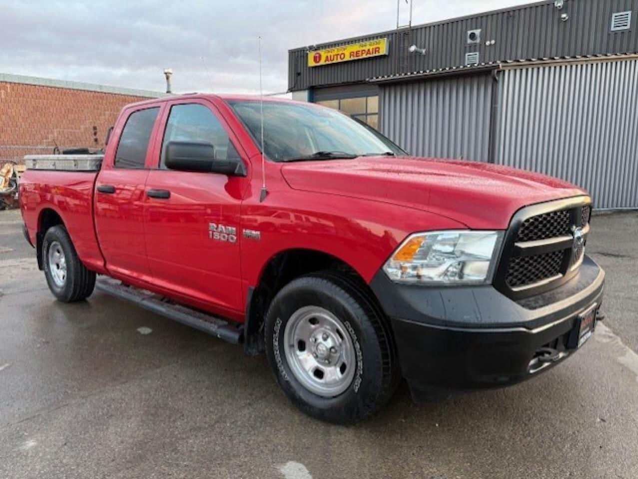 2014 RAM 1500 4WD V8 **QUAD CAB-1 OWNER-REMOTE START-CERTIFIED** Photo