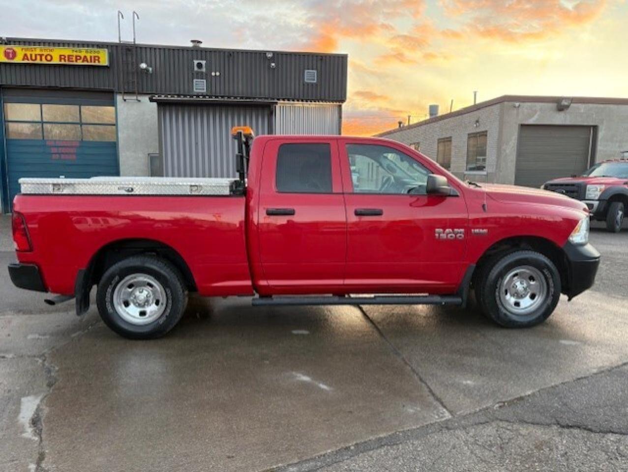 2014 RAM 1500 4WD V8 **QUAD CAB-1 OWNER-REMOTE START-CERTIFIED** Photo