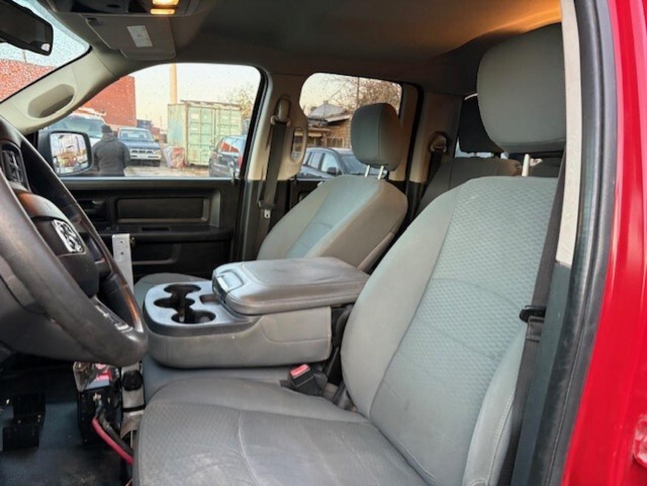 2014 RAM 1500 4WD V8 **QUAD CAB-1 OWNER-REMOTE START-CERTIFIED** Photo