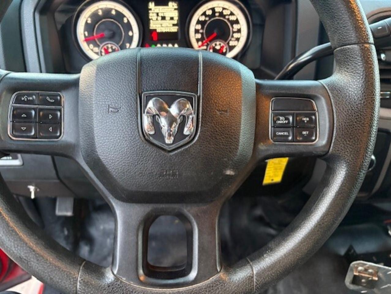 2014 RAM 1500 4WD V8 **QUAD CAB-1 OWNER-REMOTE START-CERTIFIED** Photo