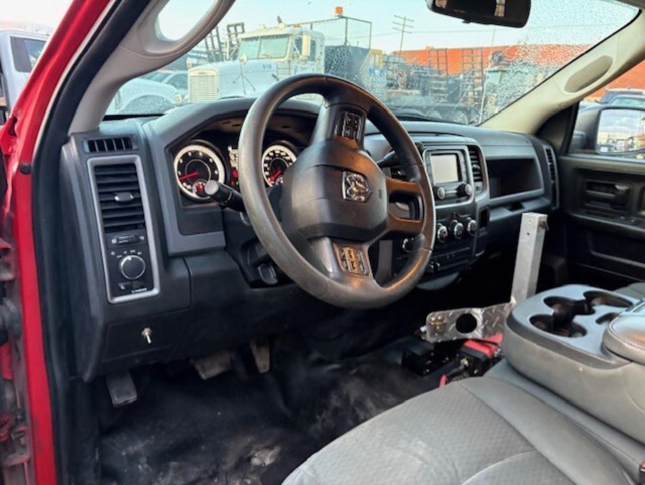 2014 RAM 1500 4WD V8 **QUAD CAB-1 OWNER-REMOTE START-CERTIFIED** Photo