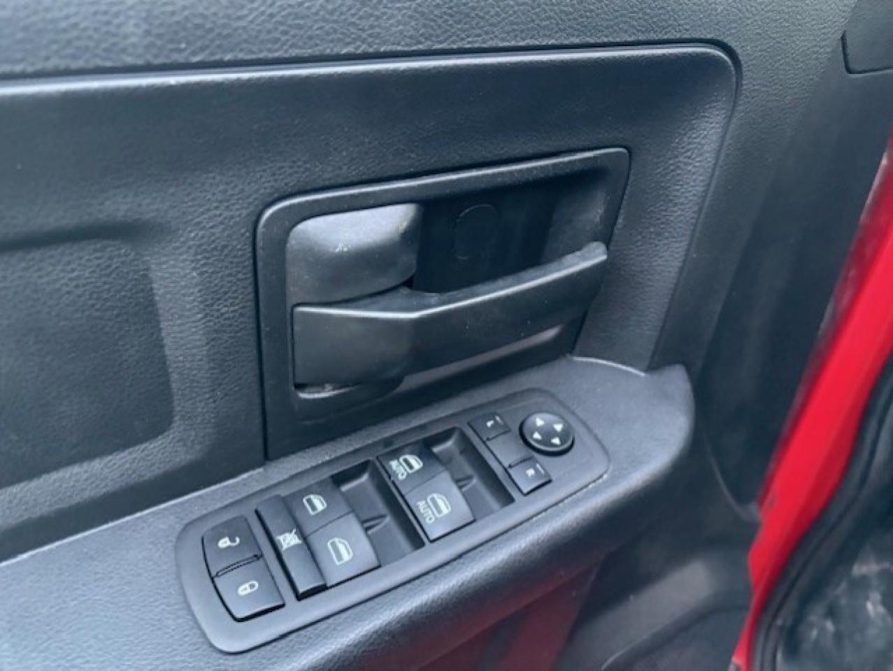 2014 RAM 1500 4WD V8 **QUAD CAB-1 OWNER-REMOTE START-CERTIFIED** Photo