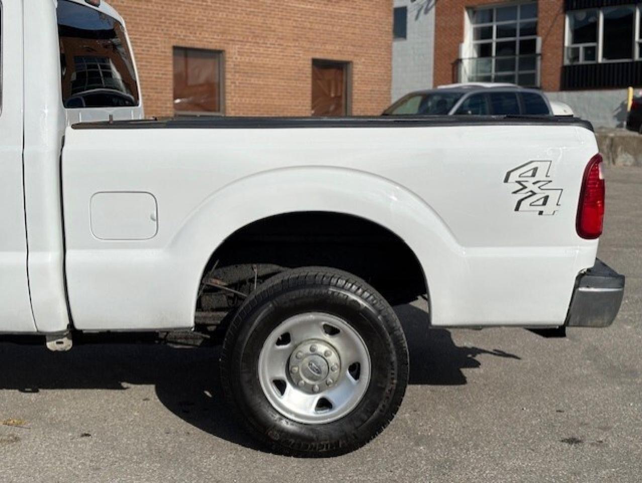 2015 Ford F-250 XLT 4WD SUPER CAB-SHORT BOX-FULLY CERTIFIED! Photo2