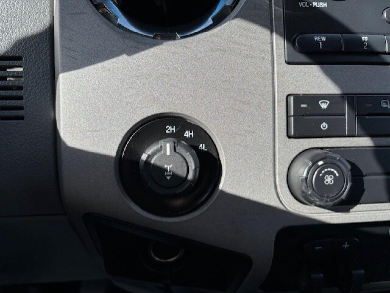 2015 Ford F-250 XLT 4WD SUPER CAB-SHORT BOX-FULLY CERTIFIED! Photo