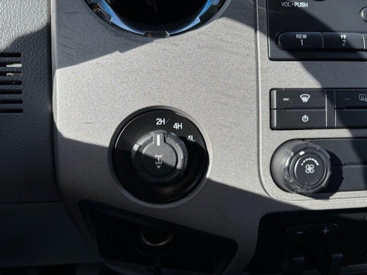 2015 Ford F-250 XLT 4WD SUPER CAB-SHORT BOX-FULLY CERTIFIED! Photo