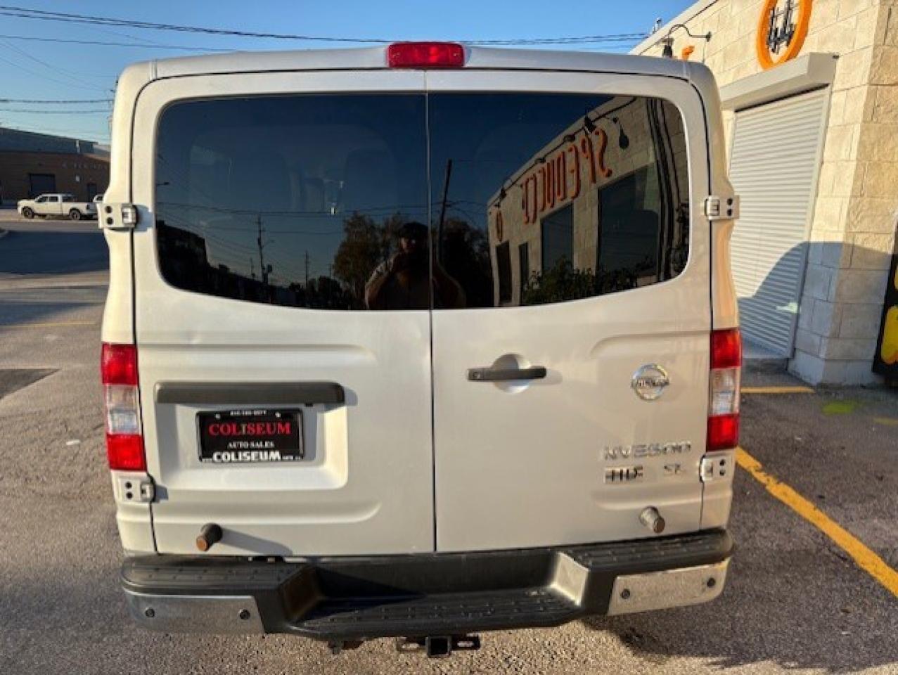 2016 Nissan NV 3500 V8 SL 12 PASSENGER-CAM-NAV-LEATHER-HTD SEATS Photo