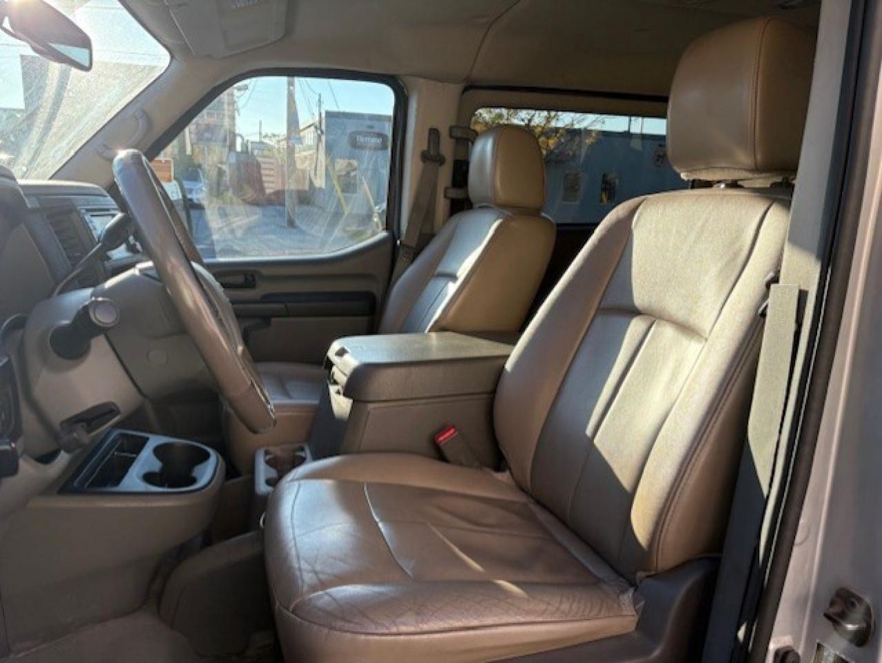 2016 Nissan NV 3500 V8 SL 12 PASSENGER-CAM-NAV-LEATHER-HTD SEATS Photo