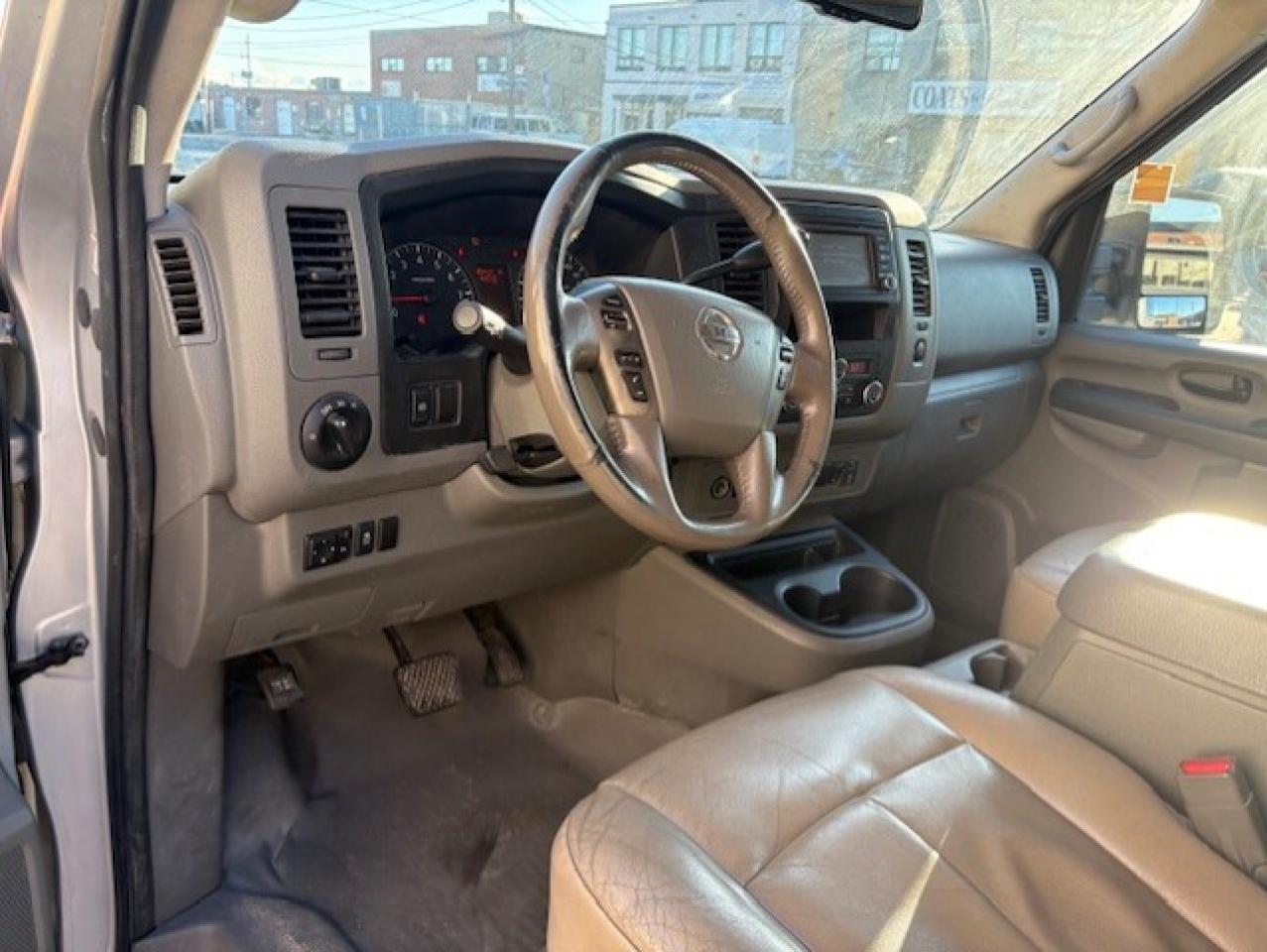 2016 Nissan NV 3500 V8 SL 12 PASSENGER-CAM-NAV-LEATHER-HTD SEATS Photo