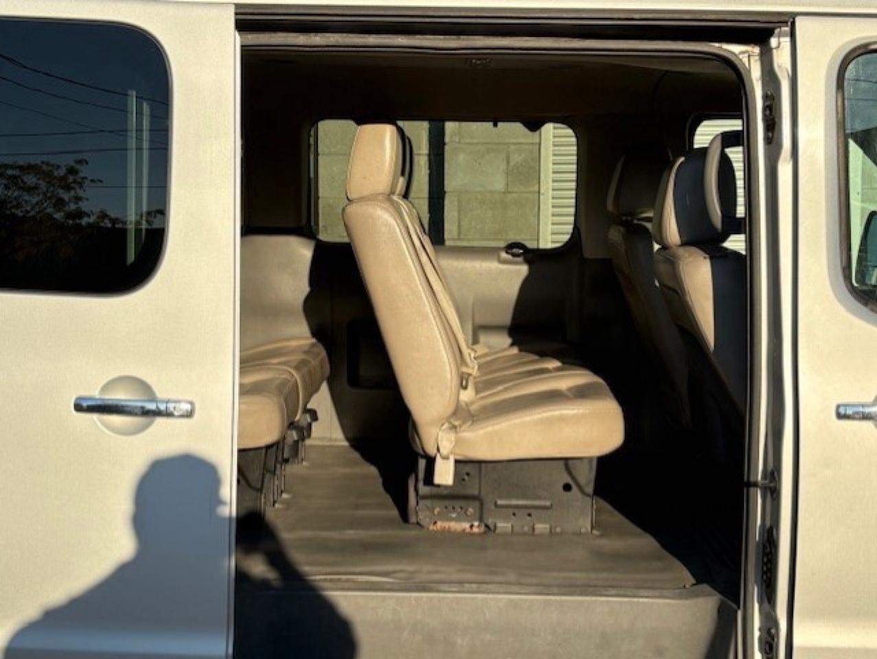 2016 Nissan NV 3500 V8 SL 12 PASSENGER-CAM-NAV-LEATHER-HTD SEATS Photo