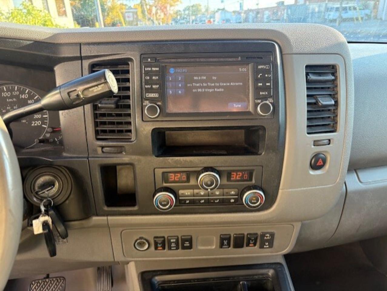 2016 Nissan NV 3500 V8 SL 12 PASSENGER-CAM-NAV-LEATHER-HTD SEATS Photo