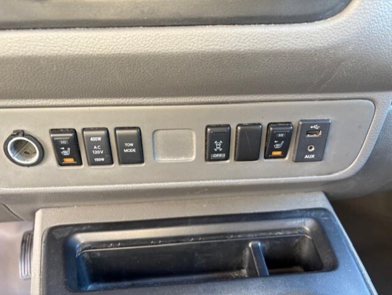 2016 Nissan NV 3500 V8 SL 12 PASSENGER-CAM-NAV-LEATHER-HTD SEATS Photo