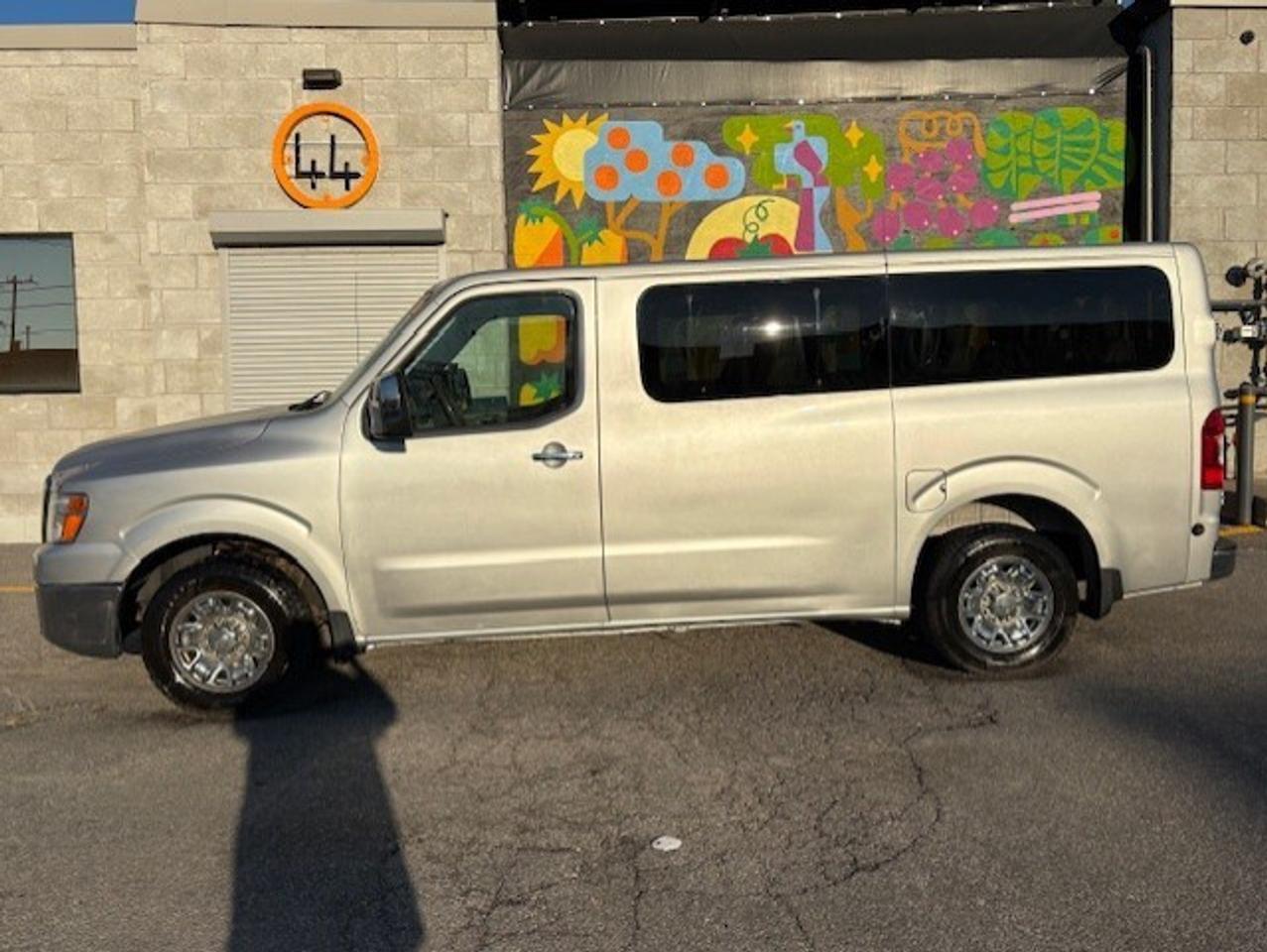 2016 Nissan NV 3500 V8 SL 12 PASSENGER-CAM-NAV-LEATHER-HTD SEATS Photo