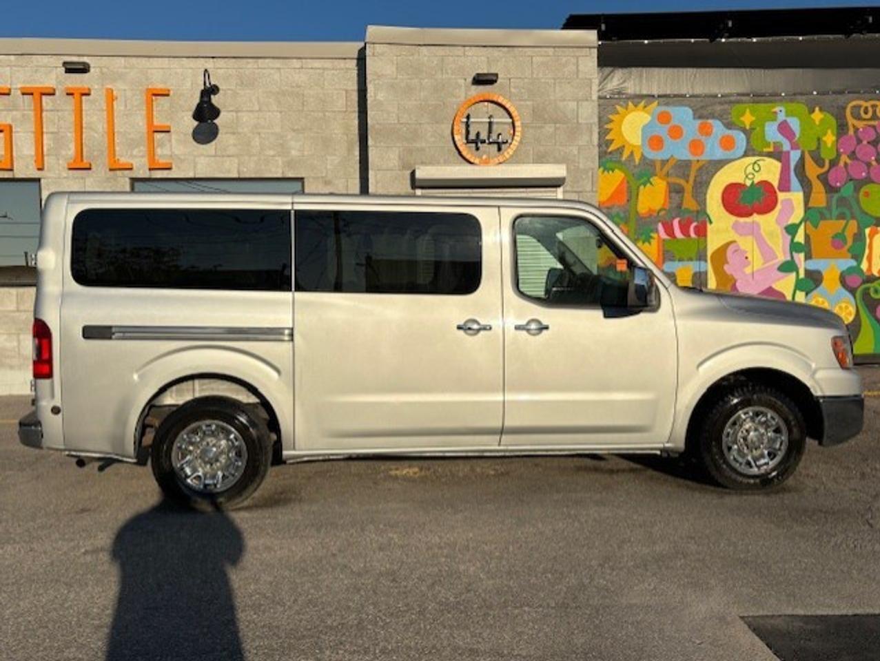 2016 Nissan NV 3500 V8 SL 12 PASSENGER-CAM-NAV-LEATHER-HTD SEATS Photo