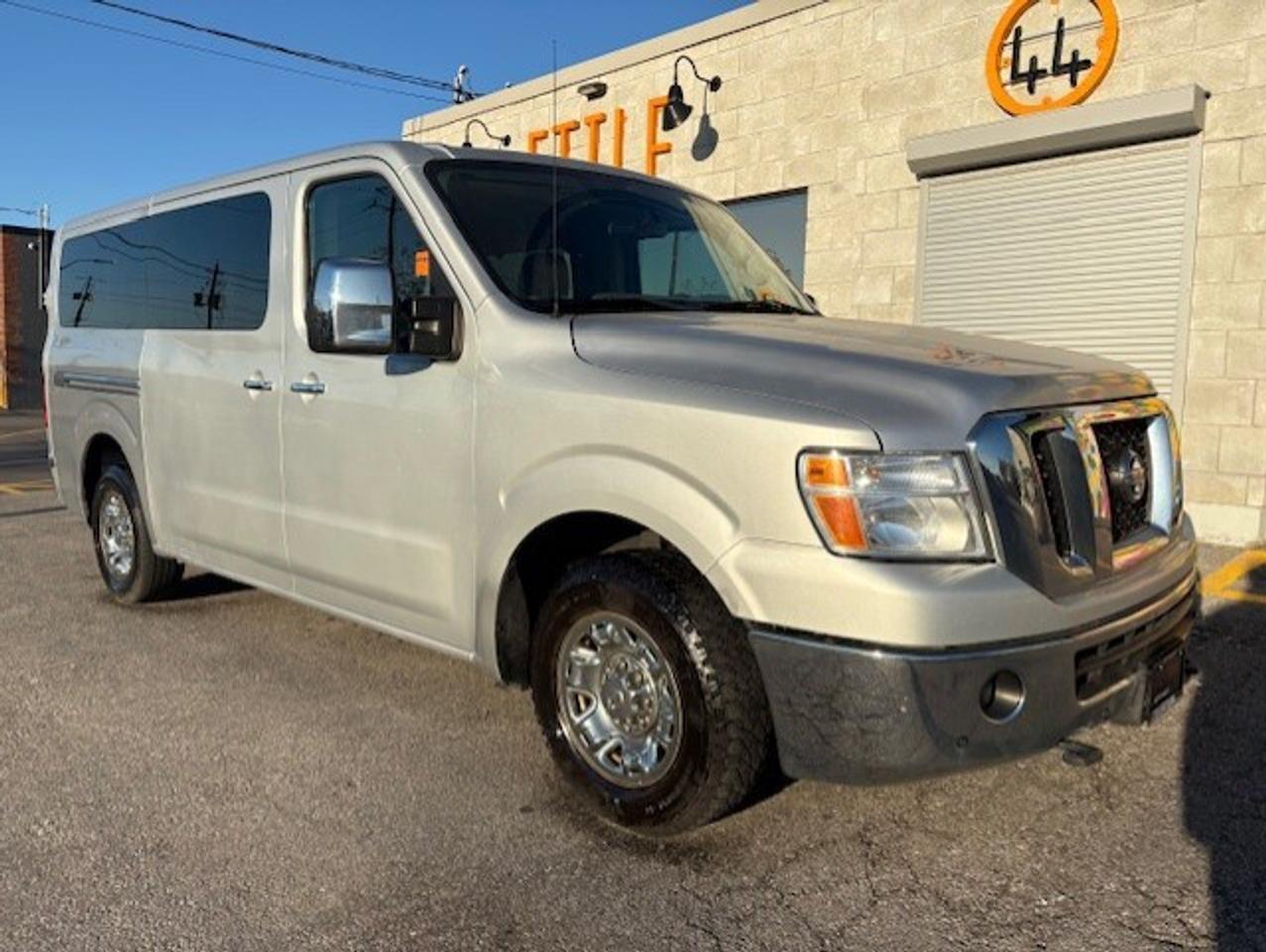 2016 Nissan NV 3500 V8 SL 12 PASSENGER-CAM-NAV-LEATHER-HTD SEATS Photo