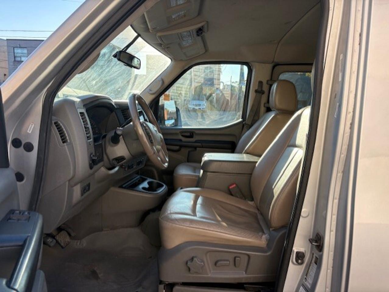 2016 Nissan NV 3500 V8 SL 12 PASSENGER-CAM-NAV-LEATHER-HTD SEATS Photo