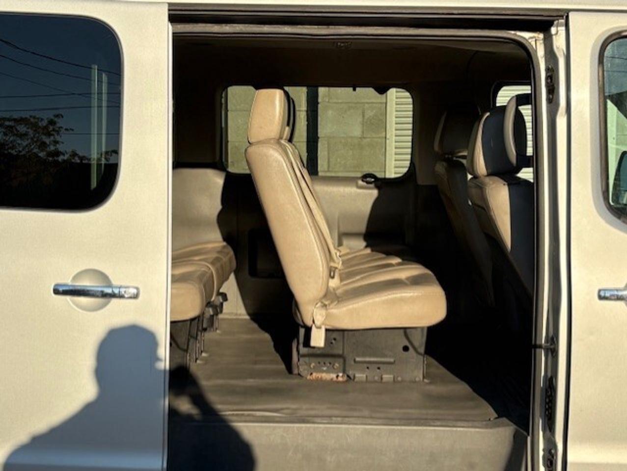 2016 Nissan NV 3500 V8 SL 12 PASSENGER-CAM-NAV-LEATHER-HTD SEATS Photo