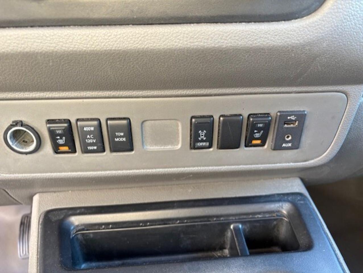 2016 Nissan NV 3500 V8 SL 12 PASSENGER-CAM-NAV-LEATHER-HTD SEATS Photo