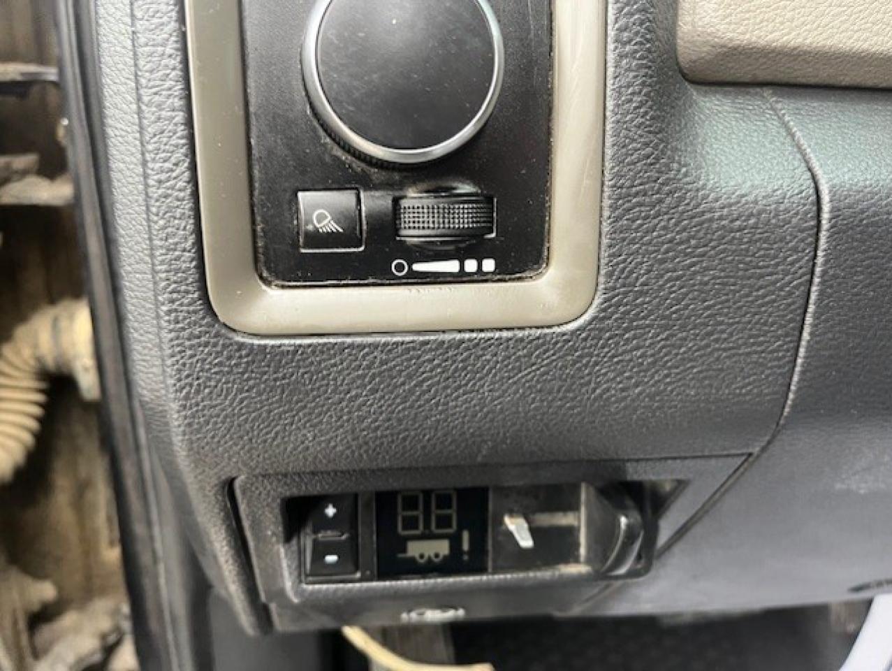 2011 RAM 2500 4WD **6.7L CUMMINS DIESEL-CREW CAB-SHORT BOX** Photo