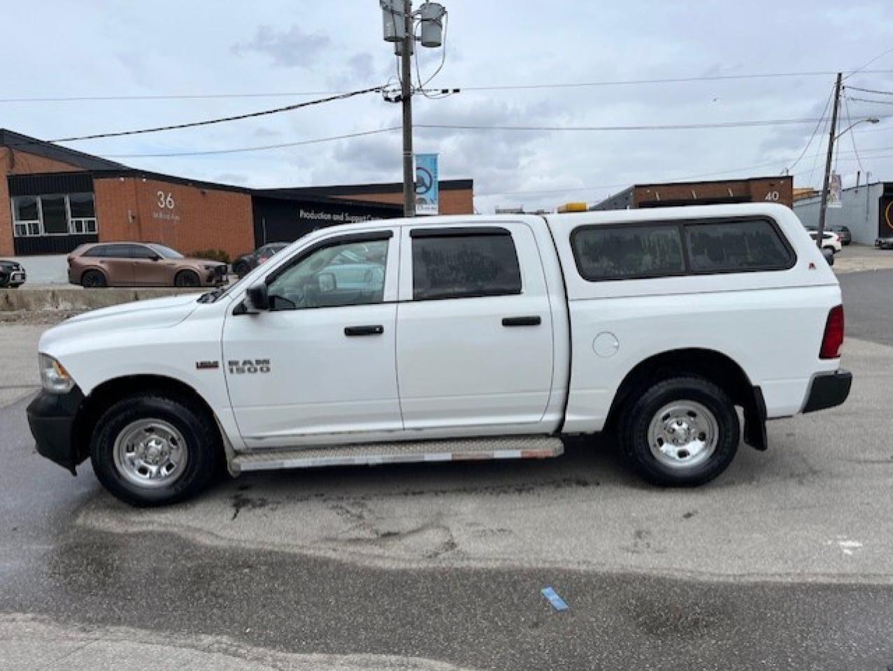 2013 RAM 1500 4WD 5.7L V8 HEMI CREW CAB-1 OWNER-CERTIFIED!! Photo
