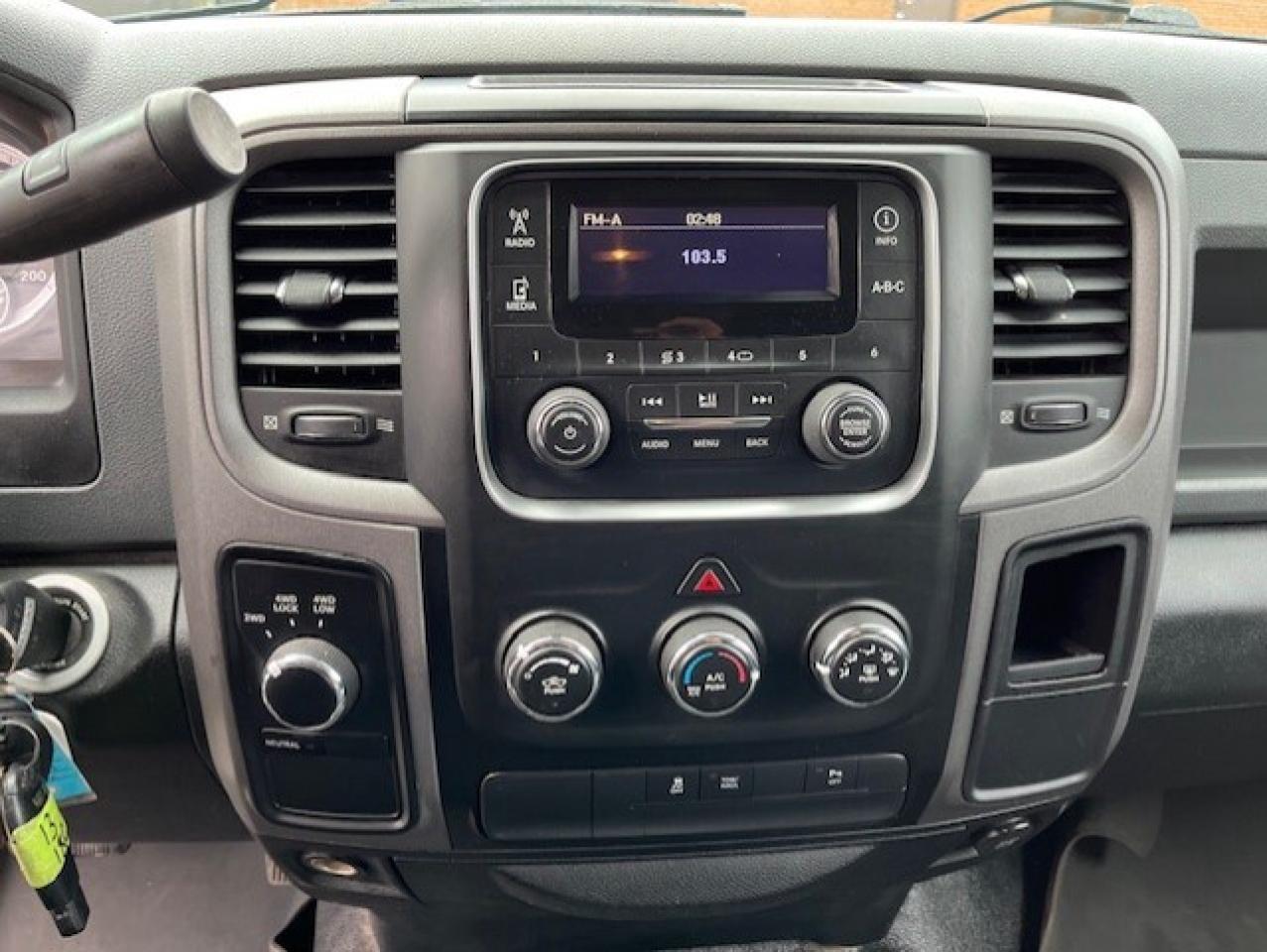 2013 RAM 1500 4WD 5.7L V8 HEMI CREW CAB-1 OWNER-CERTIFIED!! Photo