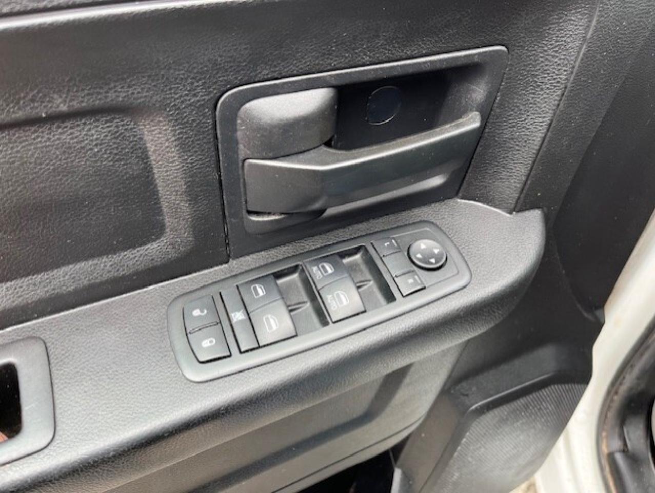 2013 RAM 1500 4WD 5.7L V8 HEMI CREW CAB-1 OWNER-CERTIFIED!! Photo